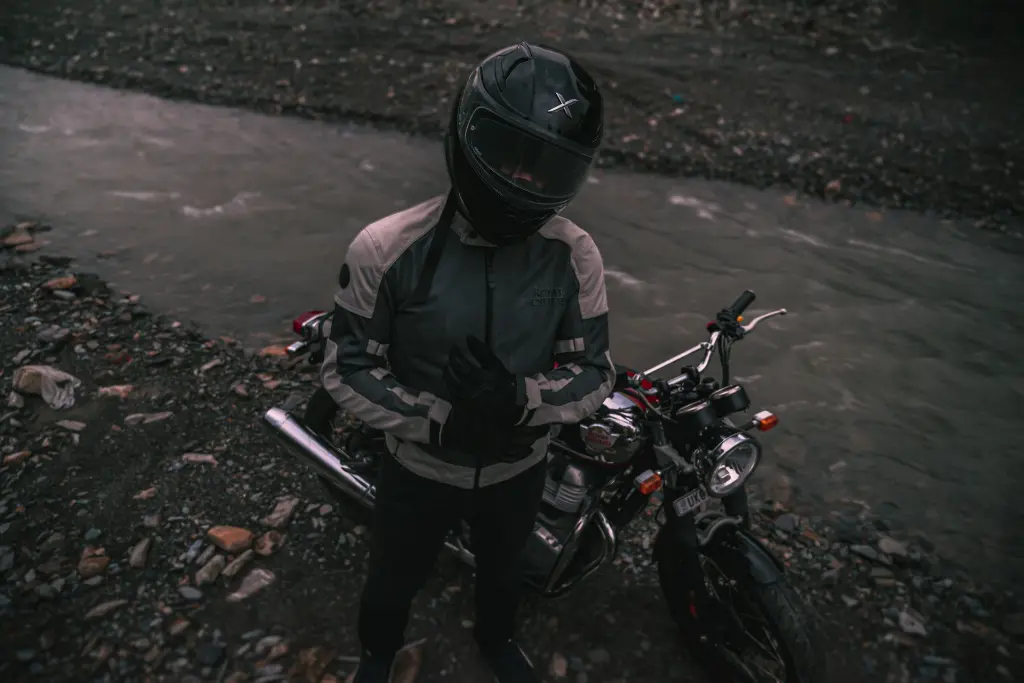 unsplash_cw5VgK4gT5s_motorbike wear.webp.jpg.jpg