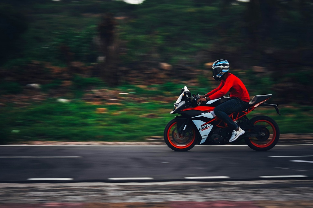 unsplash_Y96bgjqMCo8_motorbike wear.webp.jpg.jpg.jpg.jpg